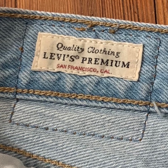 Vintage Levi denim shorts - Picture 5 of 7
